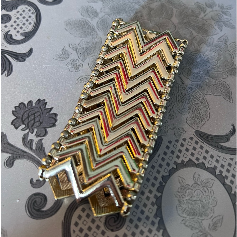 💀 Chevron Bracelet - Picture 2 of 3